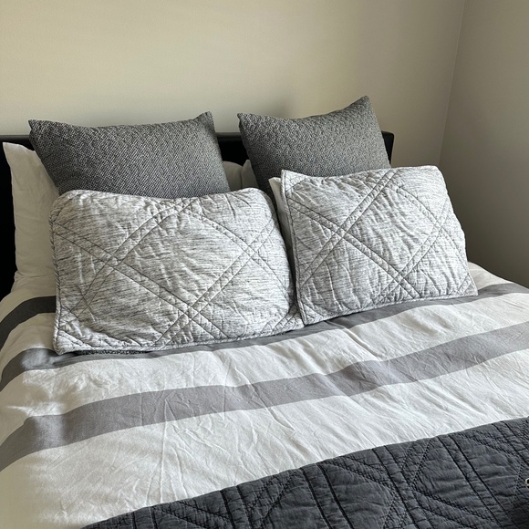 Pottery Barn Teen Game On Jersey Shams Ultra Soft Comfy Standard Gray - set - Picture 1 of 8